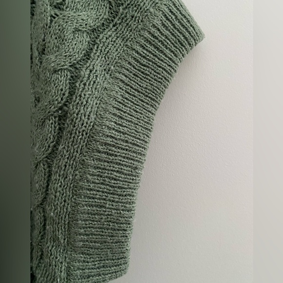 Design History ~ Sage Green Cable Knit Sweater Vest ~ Size L - Picture 3 of 4